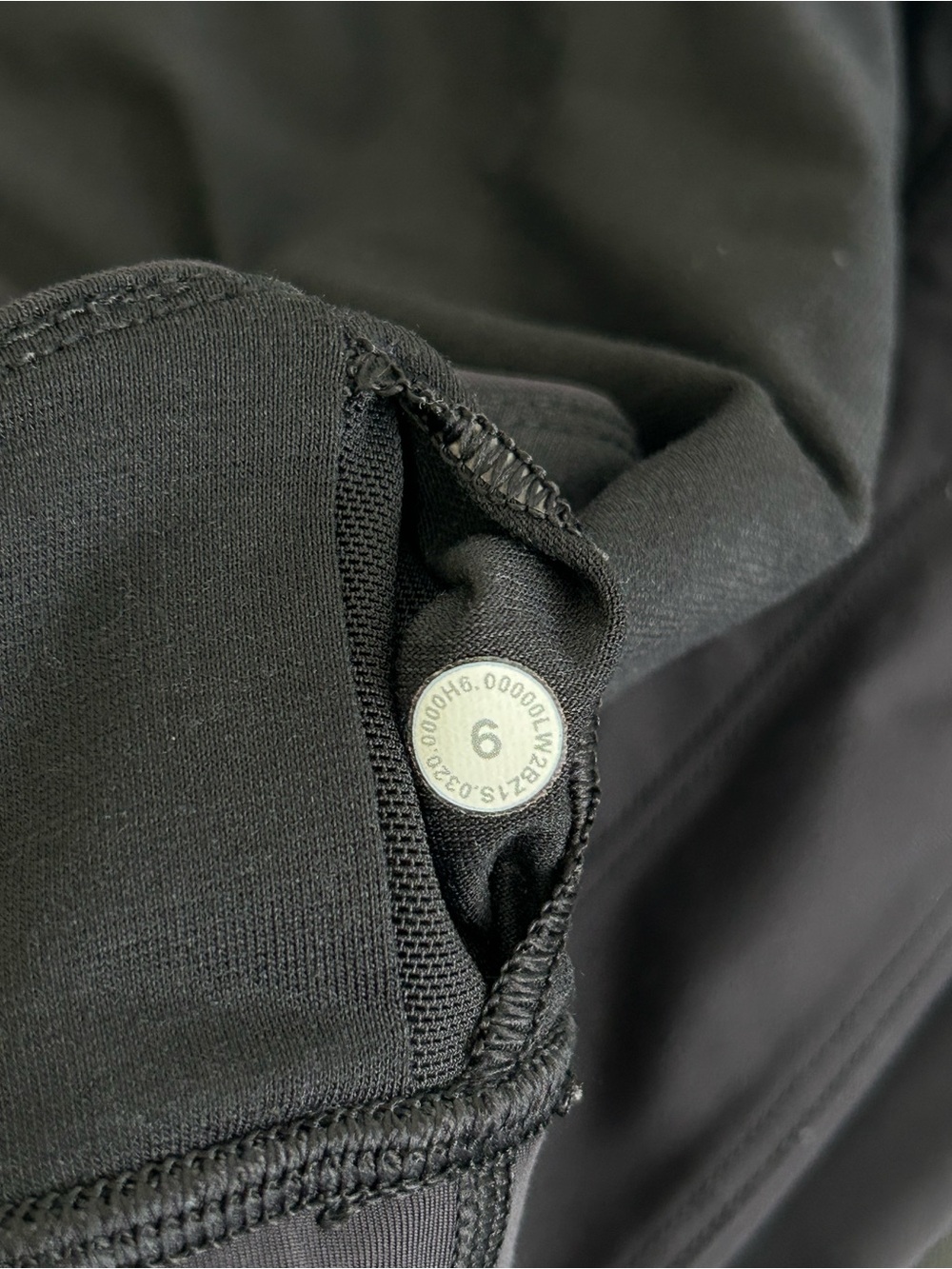 LULULEMON Size 6 Black Sport Bra High Neck Criss Cross Back - Picture 6 of 6